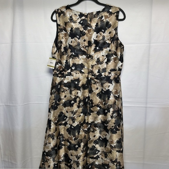 Kasper Dress - Picture 4 of 13